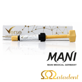 VERSE to Wysokiej Klasy światłoutwardzalny kompozyt Ceramiczny Nowej Generacji do Licówek warstwowych oraz trwałych i Estetycznych Odbudów (kl I-V), korekta kształtu i odcienia, odbudowa pośrednia Inlay, Onlay, Lakowanie Bruzd, Szynowanie zębów ruchomych, wkłady koronowo-korzeniowe, często wykorzystywany przez lekarzy jako Opaker do Naprawy Porcelany. Wyróżnia się Wysoką Estetyką, Efektem Kameleona (dopasowanie do koloru zęba) oraz Doskonałym Kryciem co umożliwia maskowanie trudnych przebarwień. VERSE można pracować bez użycia szkliwa ze względu na naturalny wygląd, materiał ten często stosuje się jednowarstwowo lub z minimalną warstwą wierzchnią. Doskonały w trudnych odbudowach. Plastyczny przy nakładaniu. Zaprojektowany do tworzenia jednorodnych, trwałych wypełnień, które łatwo polerować na wysoki połysk dzięki ultra drobnym cząsteczkom wypełniacza ceramicznego (0,005–3,0 μm widzialnymi tylko pod mikroskopem). VERSE nie wykazuje efektu szarości i idealnie „wtopi się” w strukturę zęba, zapewniając niewidoczną granicę wypełnienie-ząb. Zawiera ok. 75% wagowo ceramicznego wypełniacza (szklany wypełniacz, pirogeniczna krzemionka). Wysoka wytrzymałość na ścieranie. Duża Strzykawka 5g.
